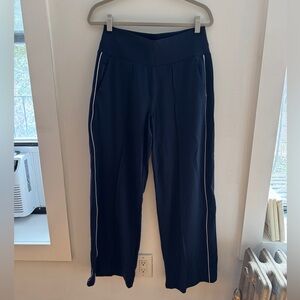 Athleta Venice High Rise Track Pant • Navy/Bright White • M